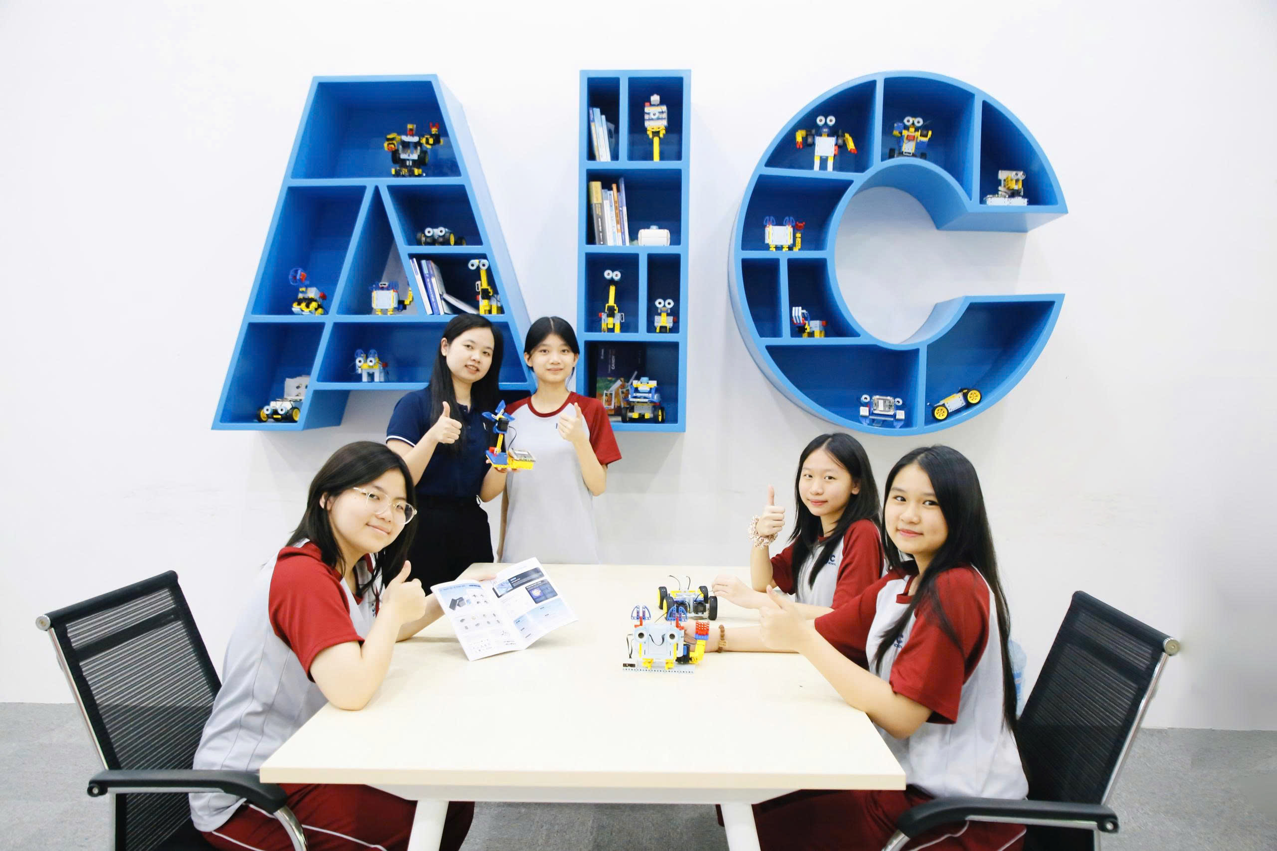 HỌC SINH IGC TÂY NINH KHÁM PHÁ “THẾ GIỚI CÔNG NGHỆ TƯƠNG LAI” TẠI KHU CÔNG NGHỆ PHẦN MỀM CAITA – ĐẠI HỌC QUỐC GIA