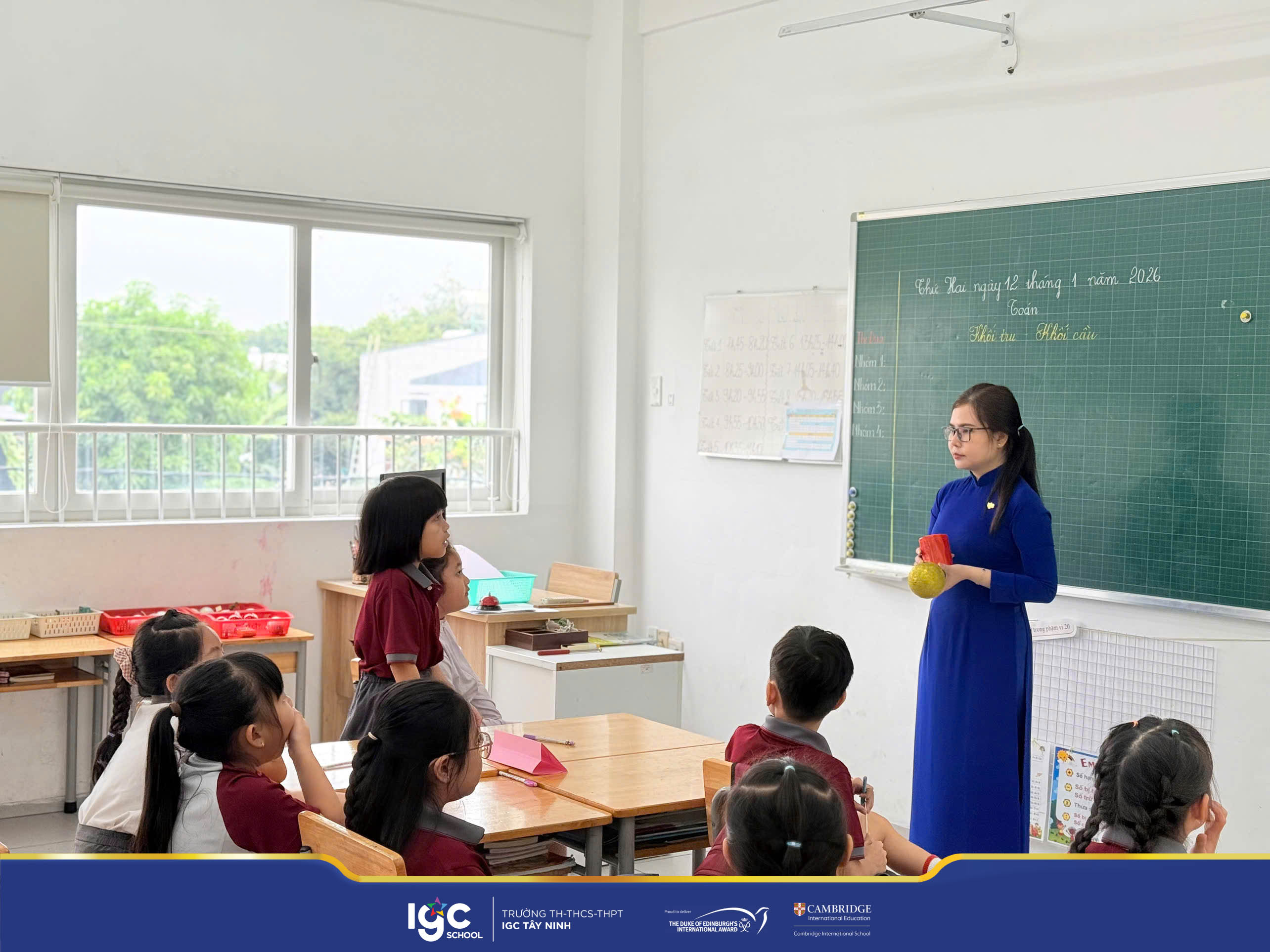 HỌC TOÁN THẬT VUI – KHÁM PHÁ THẾ GIỚI HÌNH KHỐI CÙNG LỚP 2A1