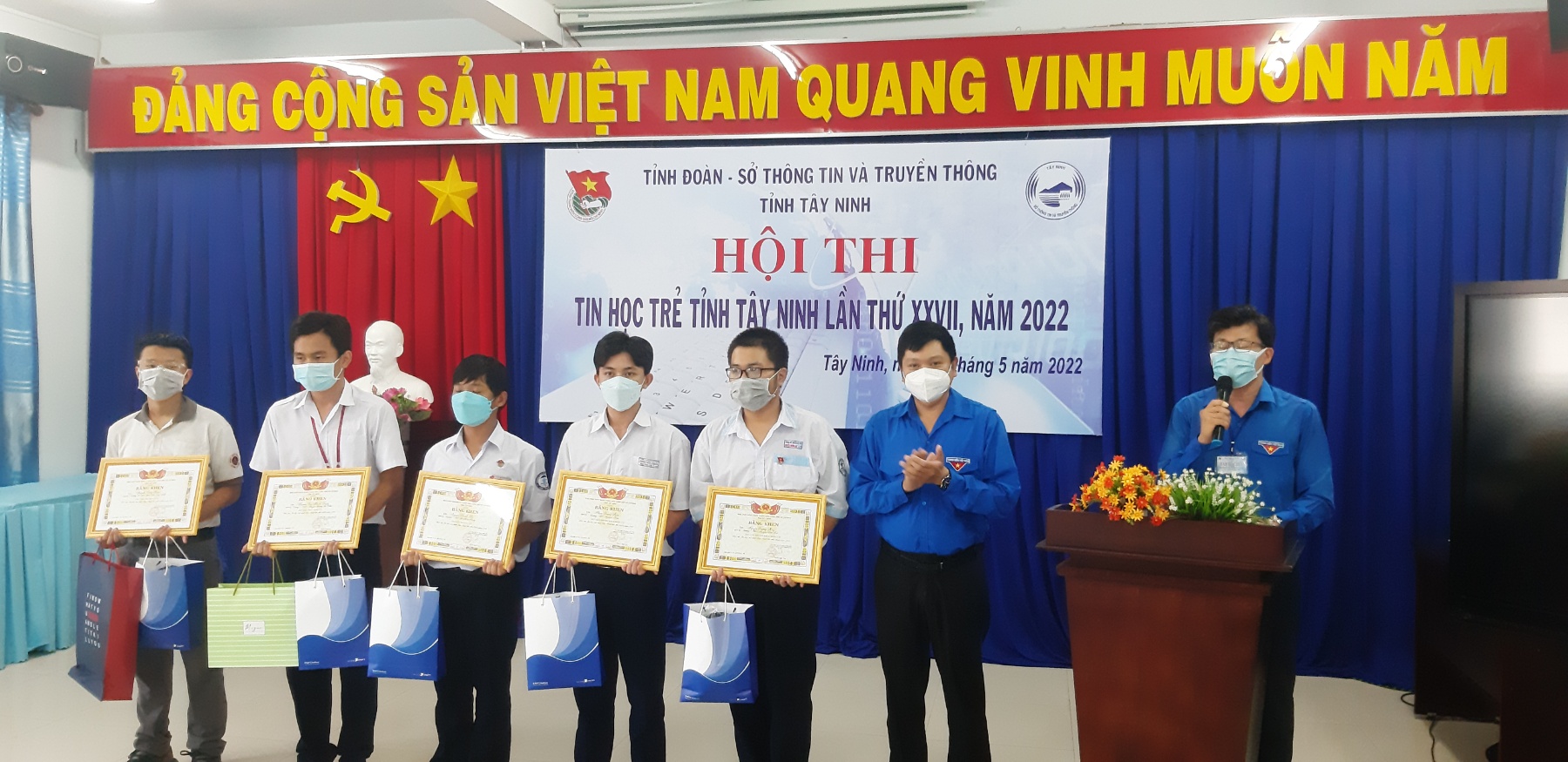 Học sinh: Huỳnh Công Toại lớp 12A2 Giải nhì  (Bảng C2) Hội thi tin học trẻ tỉnh Tây Ninh lần thứ XXVII, năm 2022