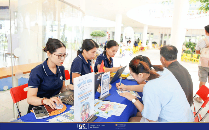 Phụ huynh tư vấn hồ sơ nhập học tại IGC Tây Ninh năm 2026-2027
