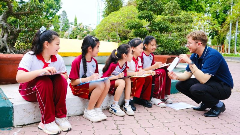 Học tiếng Anh với giáo viên bản ngữ rèn luyện tư duy phản biện, tự tin hội nhập