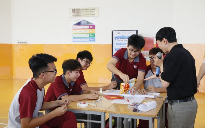 Hoạt động giáo dục cảm xúc xã hội cho học sinh
