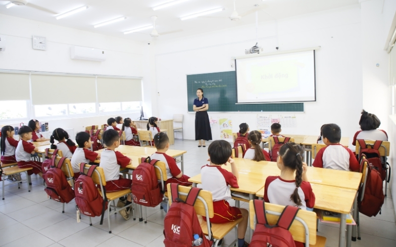 lớp học định hướng tại trường trước khi chính thức nhập học